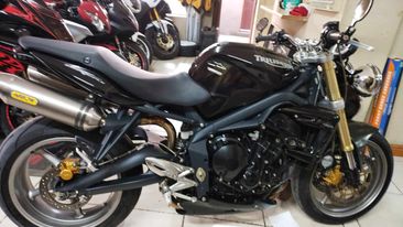 triumph street triple 675