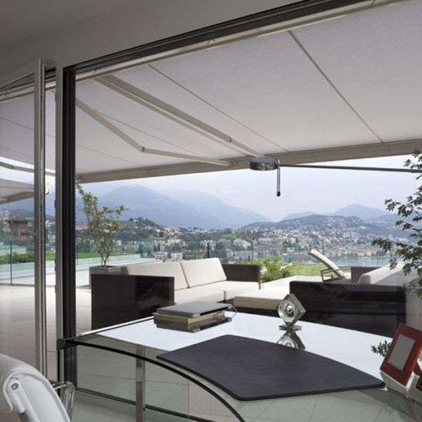 retractable-arm-awning